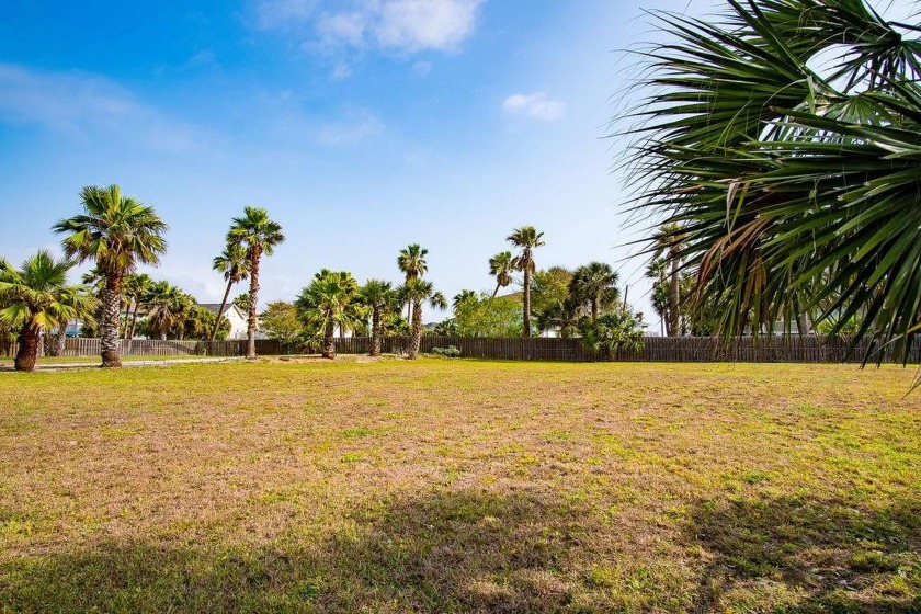LOCATION, LOCATION, LOCATION!!! This oversized lot is perfectly - Beach Lot for sale in Port Aransas, Texas on Beachhouse.com