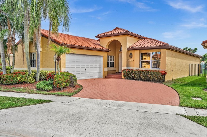 BEAUTIFUL SPACIOUS 3/2 POOL HOUSE IN THE HEART OF BOCA WITH THE - Beach Home for sale in Boca Raton, Florida on Beachhouse.com