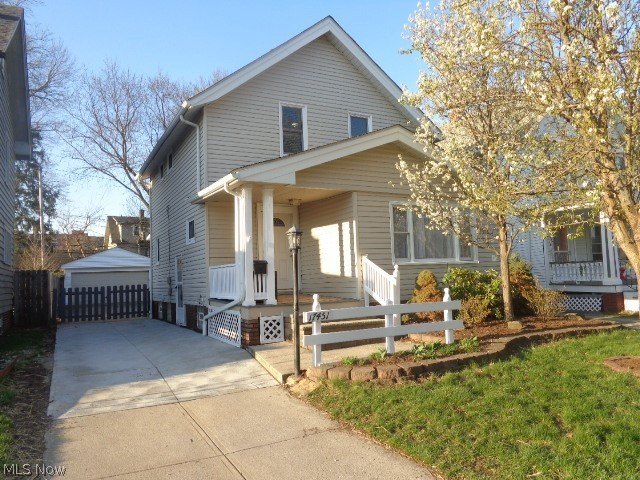 Spacious Western Lakewood Colonial Ready To Move Right into!! - Beach Home for sale in Lakewood, Ohio on Beachhouse.com