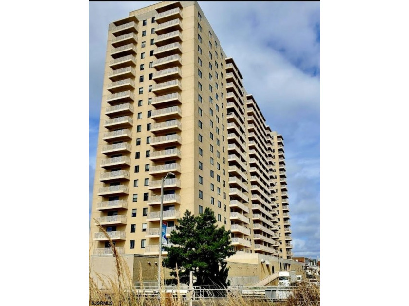 Lovely mini two bedroom condo (owner uses 2nd bedroom as office - Beach Condo for sale in Ventnor, New Jersey on Beachhouse.com