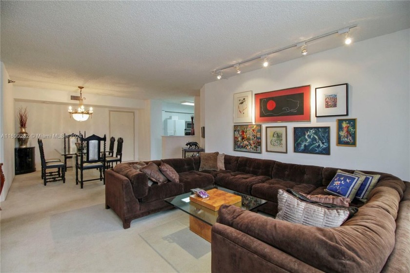 2/2 CONVENIENT LOW FLOOR UNIT WITH SAME FLOOR PARKING IN A PRIME - Beach Condo for sale in Aventura, Florida on Beachhouse.com