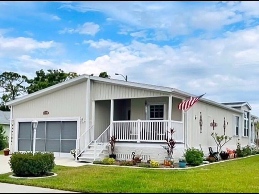 Beautiful 2018 Skyline home with split floorplan is tastefully - Beach Home for sale in North Fort Myers, Florida on Beachhouse.com