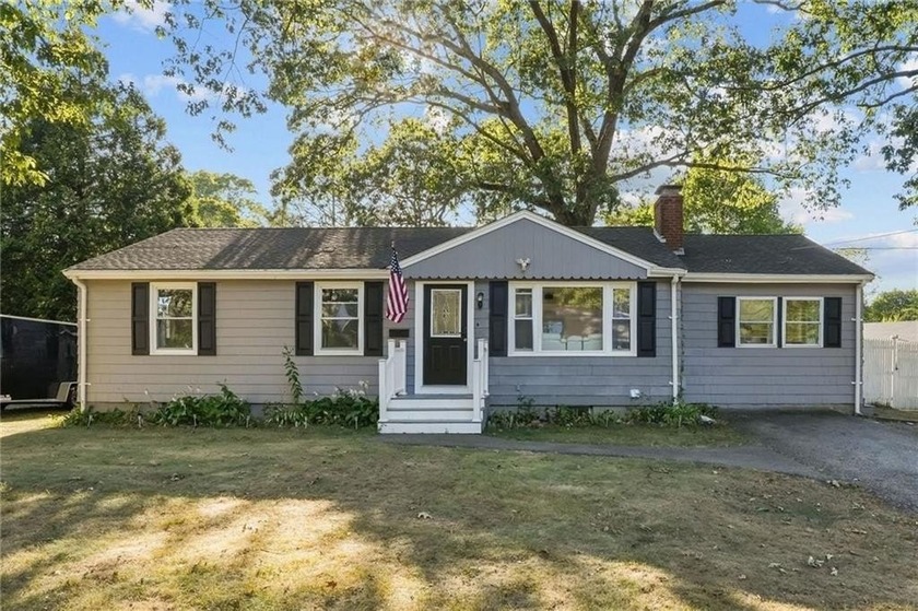 Tucked into the low-key Davisville neighborhood, this inviting - Beach Home for sale in North Kingstown, Rhode Island on Beachhouse.com