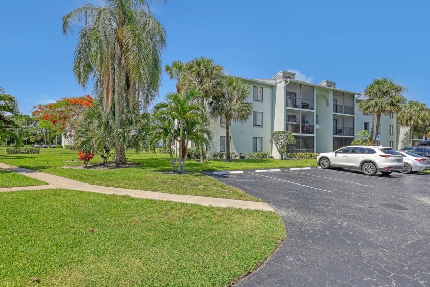 This spacious third-floor unit is located in a gated community - Beach Condo for sale in West Palm Beach, Florida on Beachhouse.com