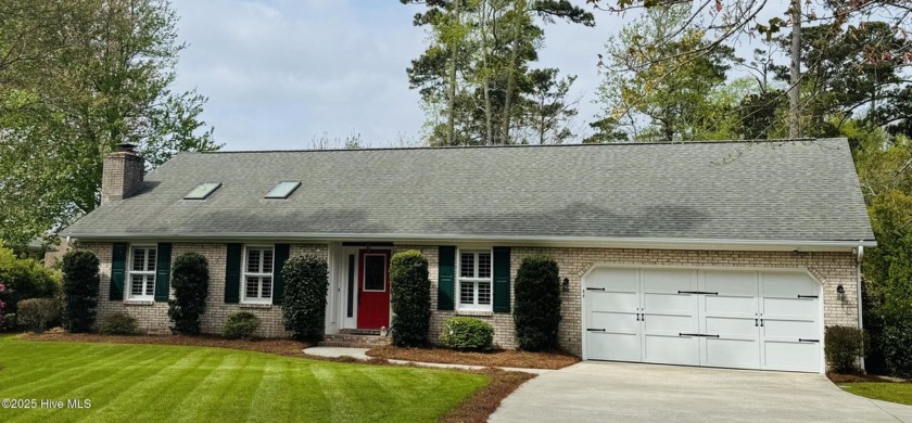 Take a peek at this Crystal Coast Brandywine Bay beauty! There - Beach Home for sale in Morehead City, North Carolina on Beachhouse.com