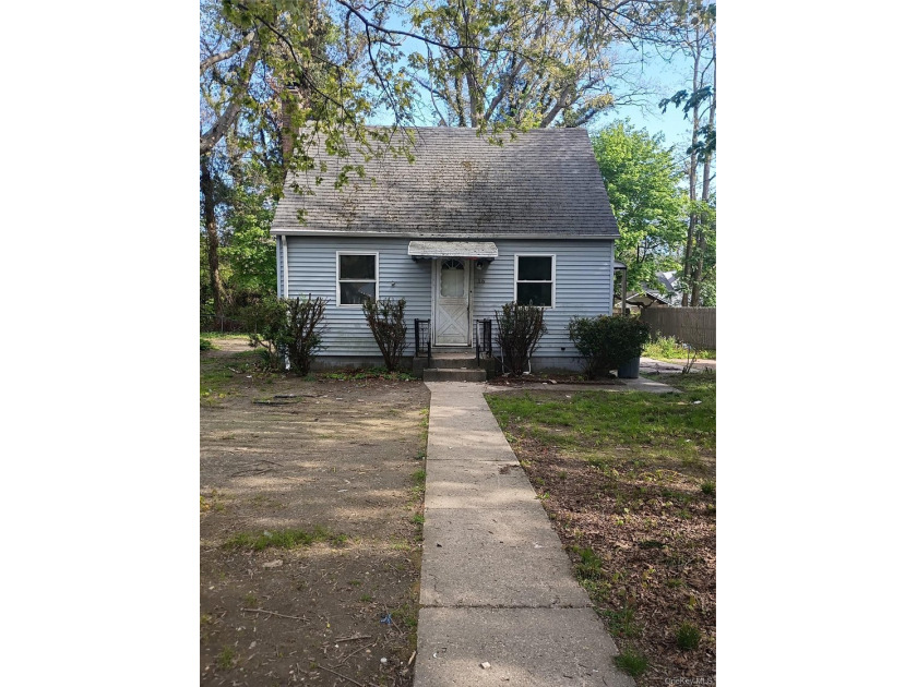 NO Flood required & LOW Taxes make this property an even better - Beach Home for sale in Mastic Beach, New York on Beachhouse.com