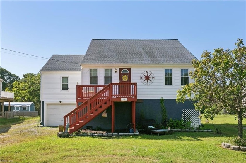 Charming 3 bedroom, 3.5 bath home in Poquoson! Enjoy privacy - Beach Home for sale in Poquoson, Virginia on Beachhouse.com