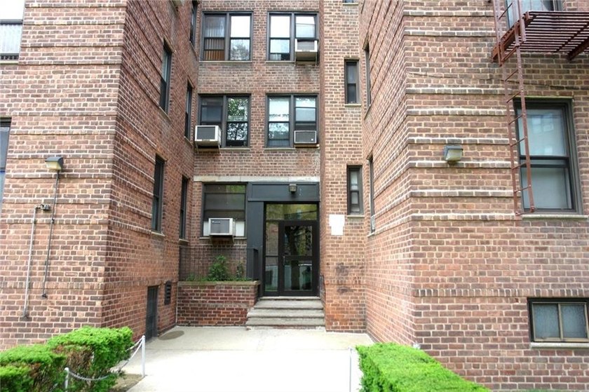 True 3 bedroom co-op in absolutely move in condition, 1,200 sq - Beach Other for sale in Brooklyn, New York on Beachhouse.com