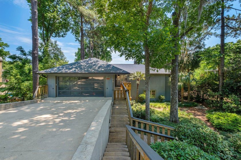 Nestled in coveted Killearn Estates, this meticulously - Beach Home for sale in Tallahassee, Florida on Beachhouse.com