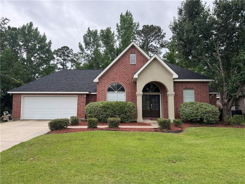 Lovely home in Eagle Point subdivision. Nice kitchen with - Beach Home for sale in Slidell, Louisiana on Beachhouse.com