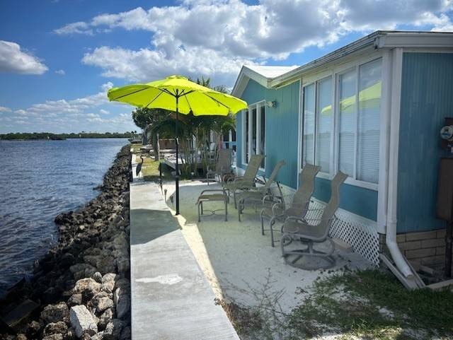 Impeccable 2 Bedroom, 2 Bath home directly on the River ! - Beach Home for sale in Bradenton, Florida on Beachhouse.com