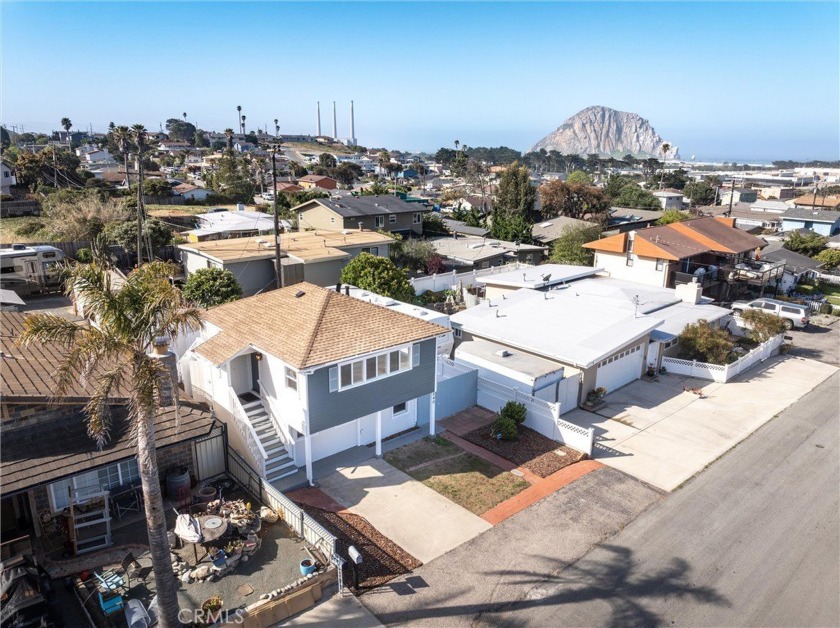 This home offers several options.  Currently two one bedroom - Beach Townhome/Townhouse for sale in Morro Bay, California on Beachhouse.com
