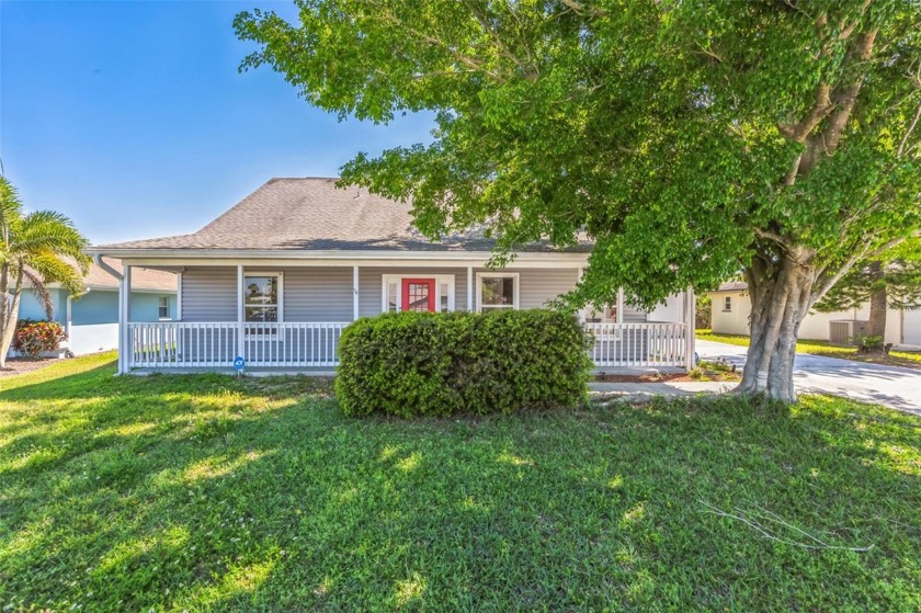 Welcome to this cozy property in the beautiful Manatee Oaks - Beach Home for sale in Bradenton, Florida on Beachhouse.com