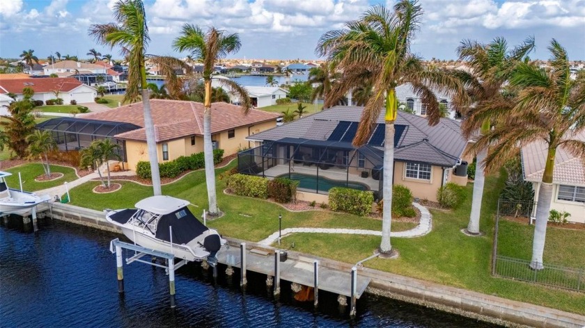 Embrace the Florida lifestyle in this beautiful 3 bedroom, 2 - Beach Home for sale in Punta Gorda, Florida on Beachhouse.com