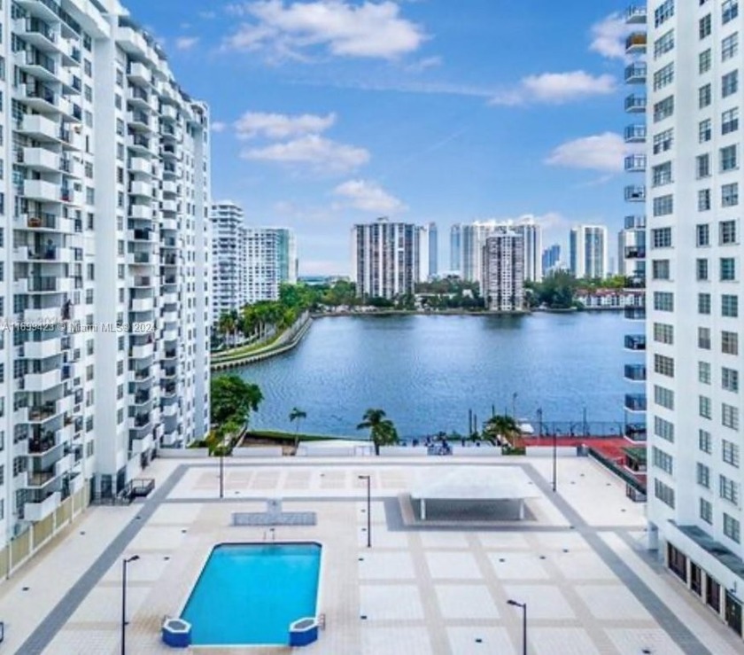 Stunning 1-bedroom + den, 2-bathroom condo in the highly - Beach Condo for sale in Aventura, Florida on Beachhouse.com