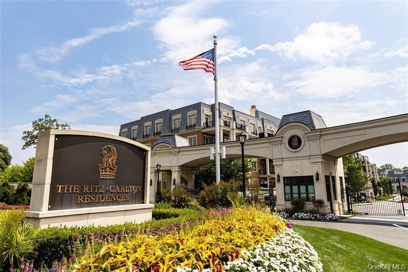Experience luxury living at the prestigious The Ritz Carlton - Beach Condo for sale in North Hills, New York on Beachhouse.com