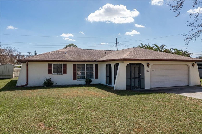 SPACIOUS HOME IN SOUTH VENICE - Check out this 2 bed/2 bath home - Beach Home for sale in Venice, Florida on Beachhouse.com