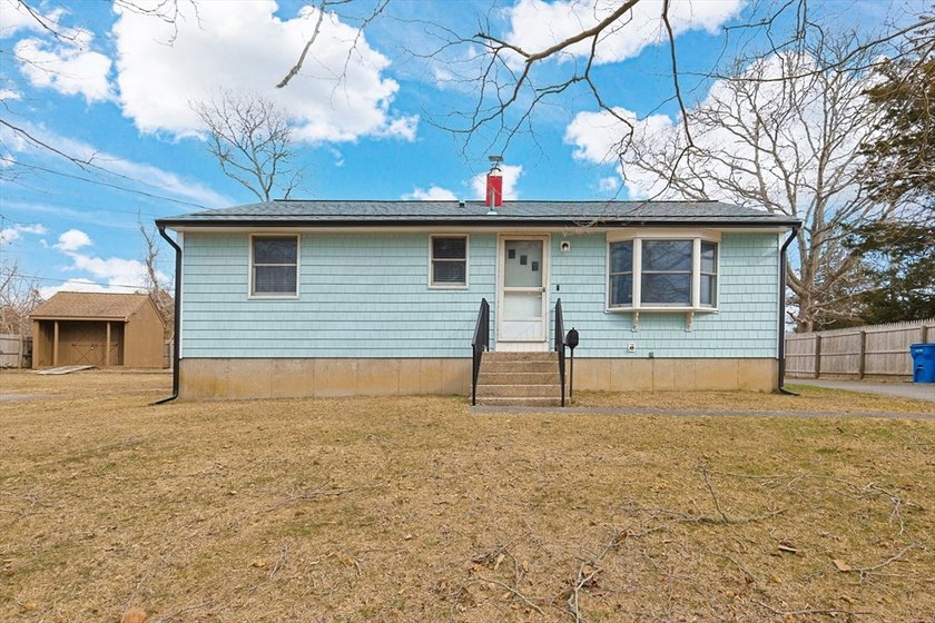 Charming single-family ranch offering 3 bedrooms and 1 3/4 baths - Beach Home for sale in Falmouth, Massachusetts on Beachhouse.com