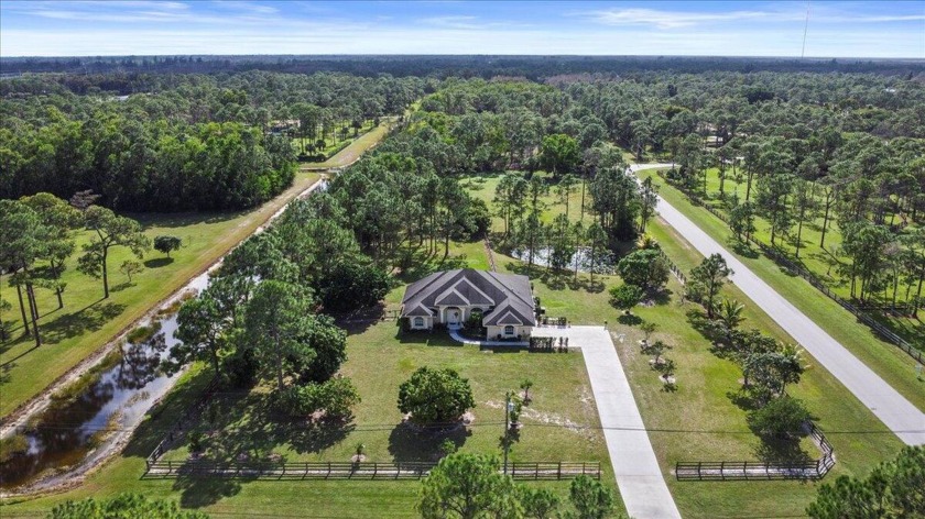 Your Perfect Equestrian Retreat. Discover the unparalleled - Beach Home for sale in Lake Worth, Florida on Beachhouse.com