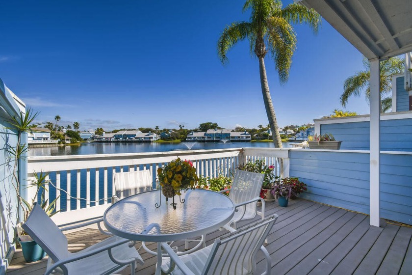Expansive lakefront views! Beautifully updated 2 bedroom, 2.5 - Beach Townhome/Townhouse for sale in Jupiter, Florida on Beachhouse.com