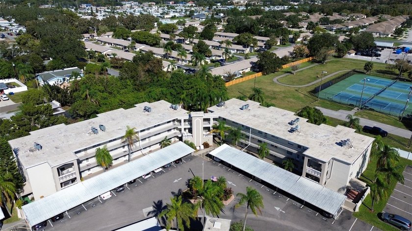Light and bright one bedroom, one bath unit in sought after - Beach Condo for sale in Dunedin, Florida on Beachhouse.com
