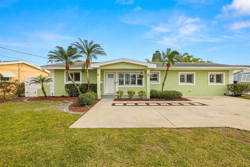 Priced to sell! Stop your search right now! Pull up by land or - Beach Home for sale in St. Petersburg, Florida on Beachhouse.com
