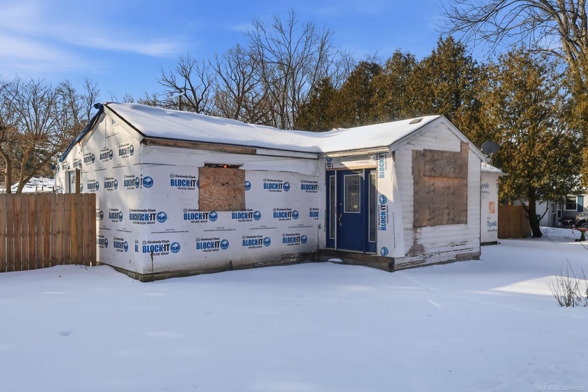 Opportunity is knocking in beautiful Lexington! This home has - Beach Home for sale in Lexington, Michigan on Beachhouse.com
