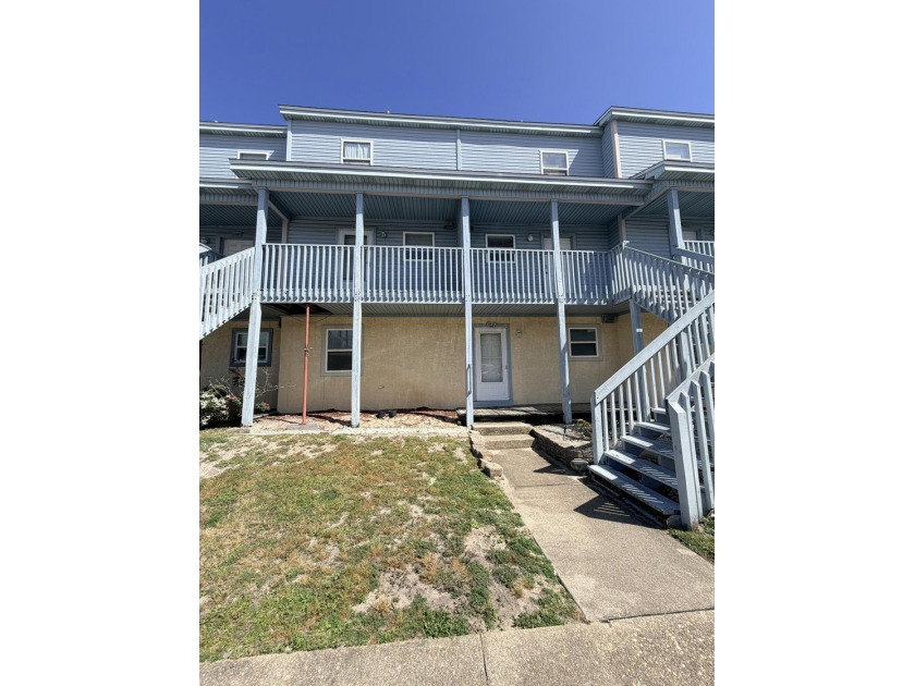 Commodores Landing on Okaloosa Island. 2 bedroom 2 bath condo - Beach Condo for sale in Fort Walton Beach, Florida on Beachhouse.com