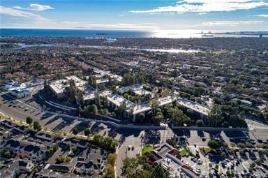 Beautiful turnkey mid-level unit with views of trees, greenery - Beach Condo for sale in Long Beach, California on Beachhouse.com
