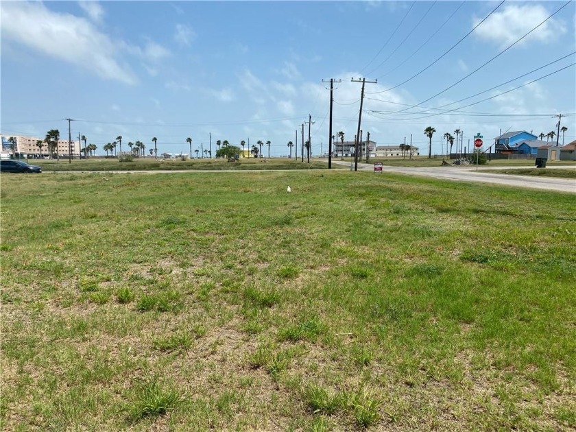 Corner lot located in North Beach. Close to the Texas State - Beach Lot for sale in Corpus Christi, Texas on Beachhouse.com