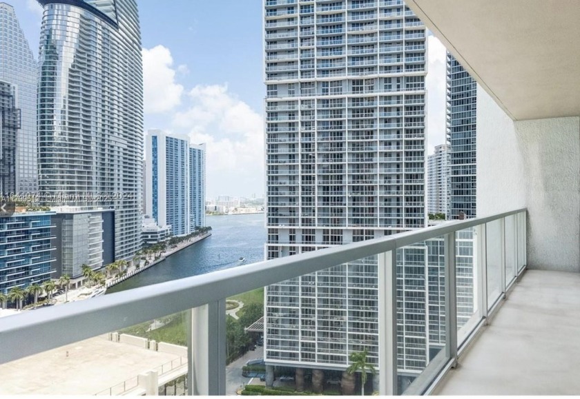 Prime Location! Gorgeous 2 bed/2 bath waterfront unit with - Beach Condo for sale in Miami, Florida on Beachhouse.com