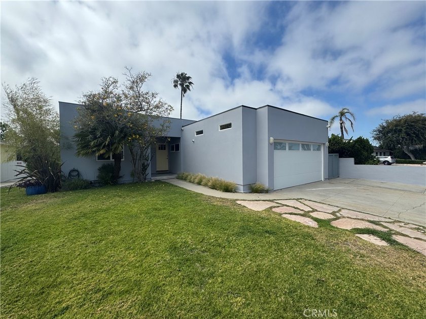 929 Lomita Street is nestled on a picturesque tree-lined street - Beach Home for sale in El Segundo, California on Beachhouse.com