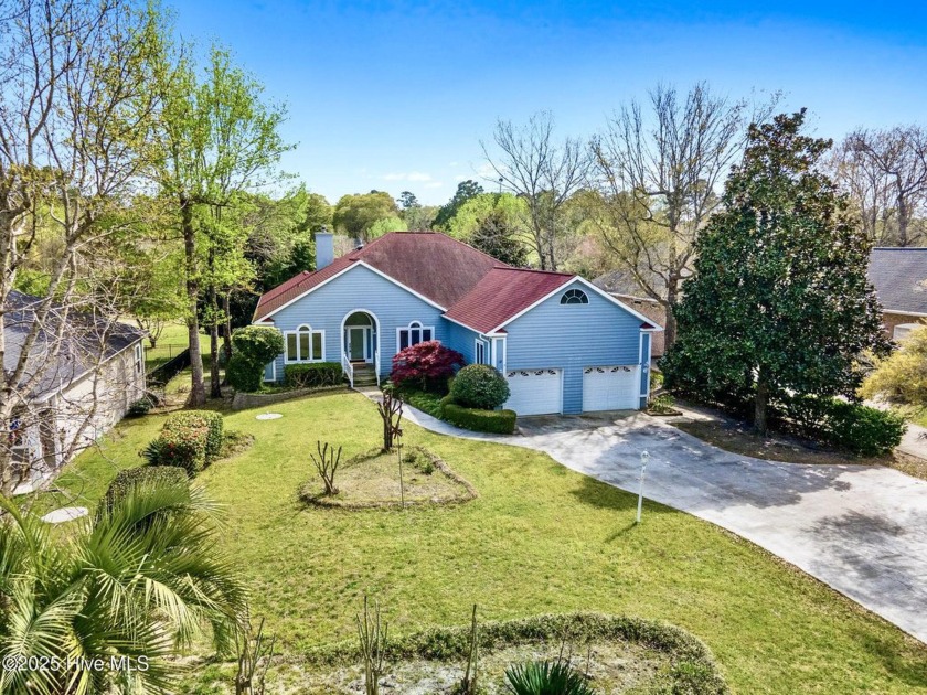 This charming home invites you to bring your ideas and make it - Beach Home for sale in Sunset Beach, North Carolina on Beachhouse.com