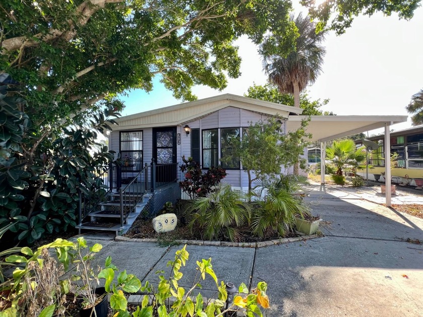Come experience Florida living at its finest in this charming - Beach Home for sale in Ruskin, Florida on Beachhouse.com