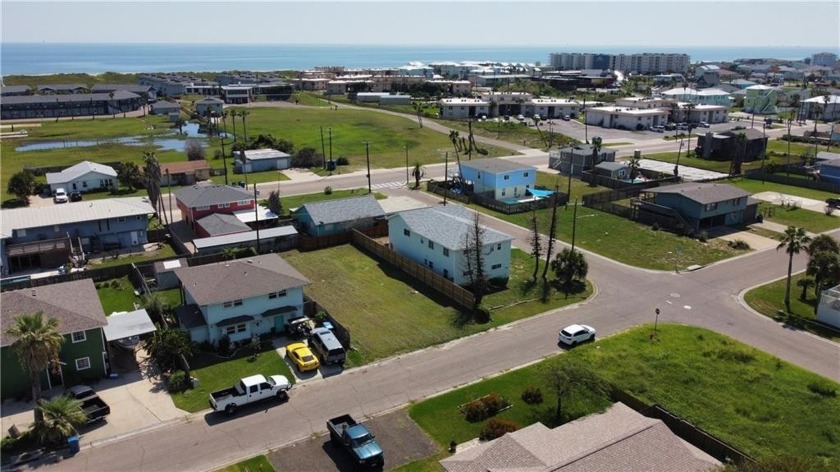 LARGER LOT READY FOR YOUR NEW COASTAL HOME IN THE HEART OF TOWN - Beach Lot for sale in Port Aransas, Texas on Beachhouse.com
