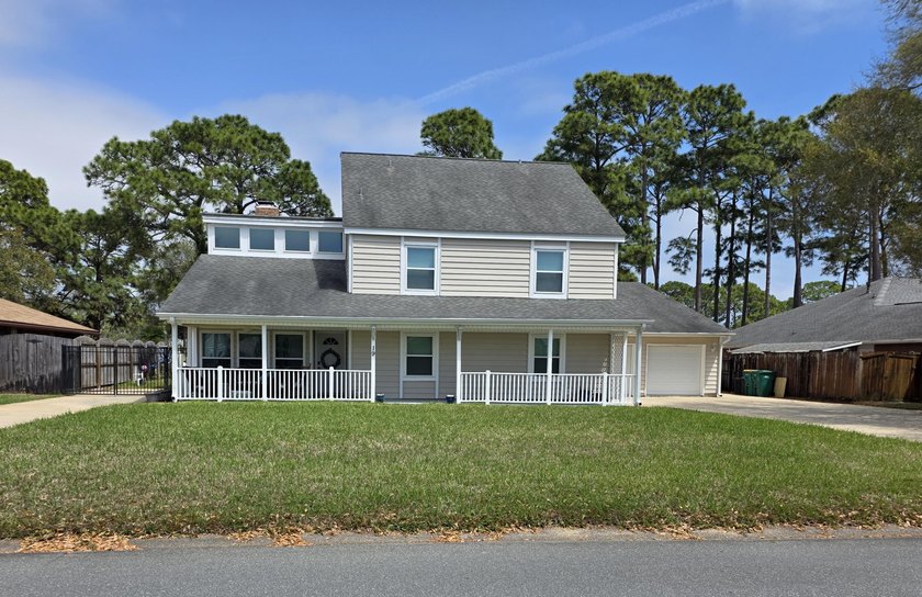 Welcome to your beautiful new home in a wonderful neighborhood! - Beach Home for sale in Shalimar, Florida on Beachhouse.com