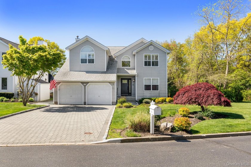 Welcome to 1 Fairwind Court, an exceptional waterfront residence - Beach Home for sale in Oakdale, New York on Beachhouse.com