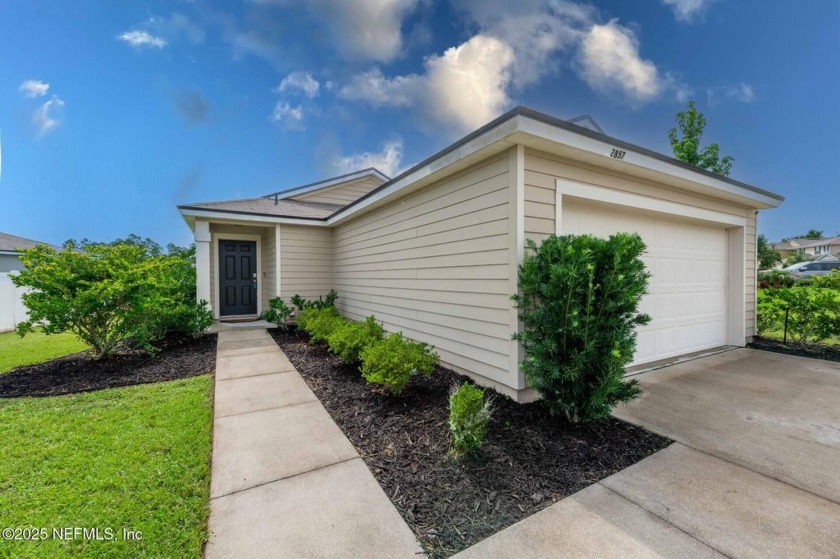 Discover your new home in Lake Asbury! Motivated seller! This - Beach Home for sale in Green Cove Springs, Florida on Beachhouse.com