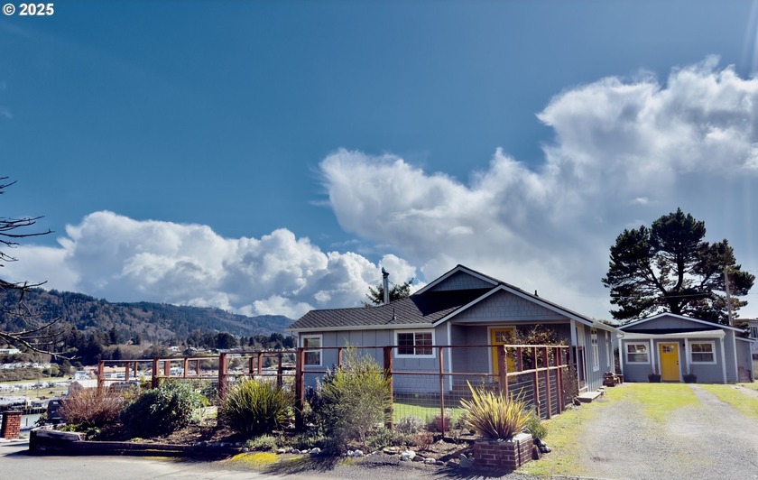 ONE-OF-A-KIND HOME LOCATED IN THE HEART OF BROOKINGS! Enjoy - Beach Home for sale in Brookings, Oregon on Beachhouse.com