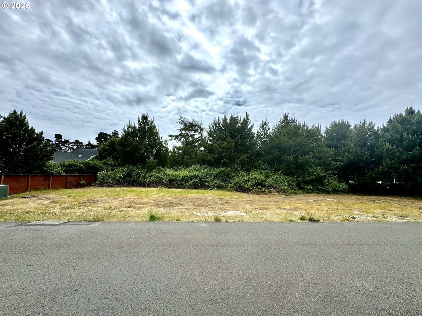 Seize the chance to build your custom home on this rare 0 - Beach Lot for sale in Florence, Oregon on Beachhouse.com
