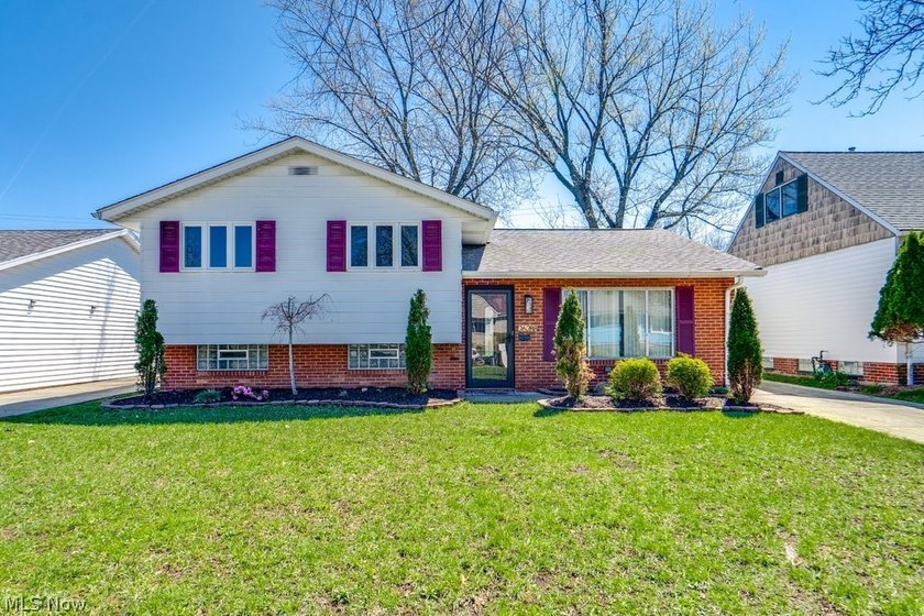 Welcome to this spacious and inviting home featuring a desirable - Beach Home for sale in Euclid, Ohio on Beachhouse.com