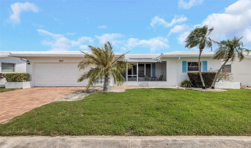 Beautifully updated home with an open floor plan and modern - Beach Condo for sale in Pinellas Park, Florida on Beachhouse.com