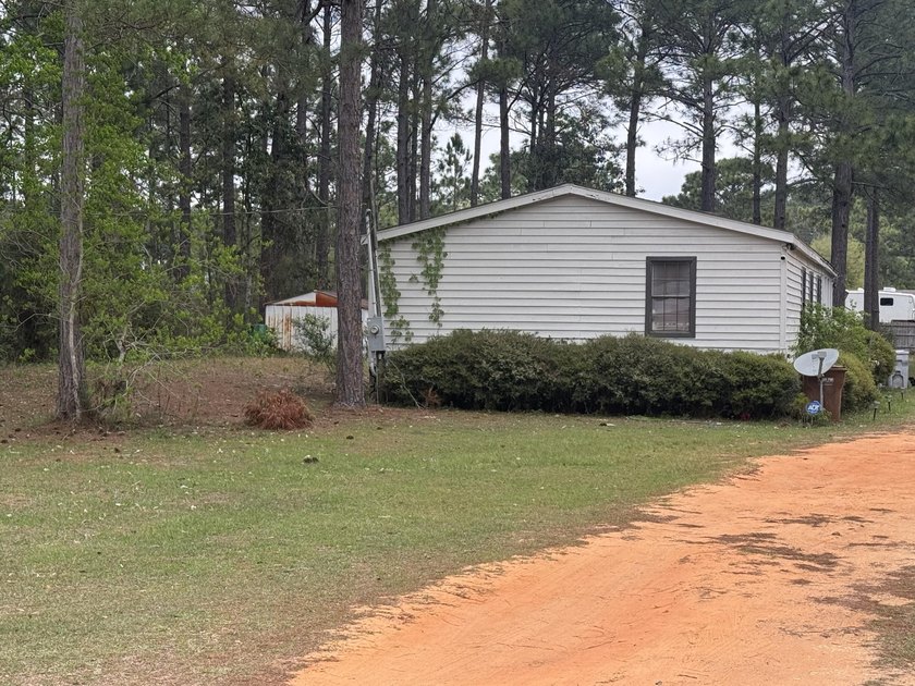 Welcome to 9220 Sunset Drive in the desirable Navarre area! - Beach Home for sale in Navarre, Florida on Beachhouse.com