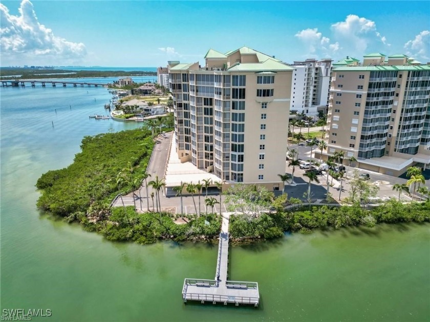 Exceptional 3-bed + den, 3-bath luxury waterfront condo is the - Beach Condo for sale in Fort Myers Beach, Florida on Beachhouse.com