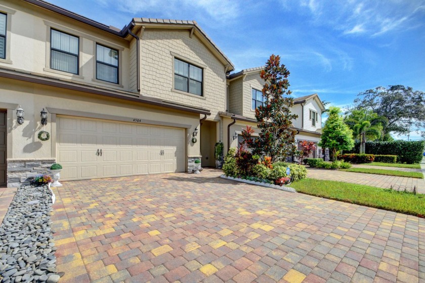 Meticulously maintained..and THE BEST PRICE per square foot in - Beach Townhome/Townhouse for sale in Lake Worth, Florida on Beachhouse.com