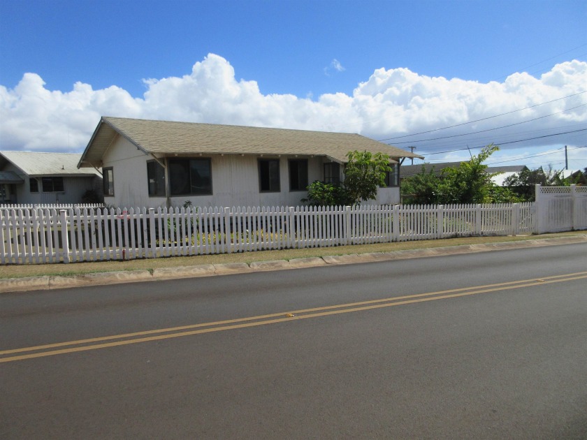 Corner lot, residential neighborhood.  Large kitchen with 3 - Beach Home for sale in Lanai City, Hawaii on Beachhouse.com