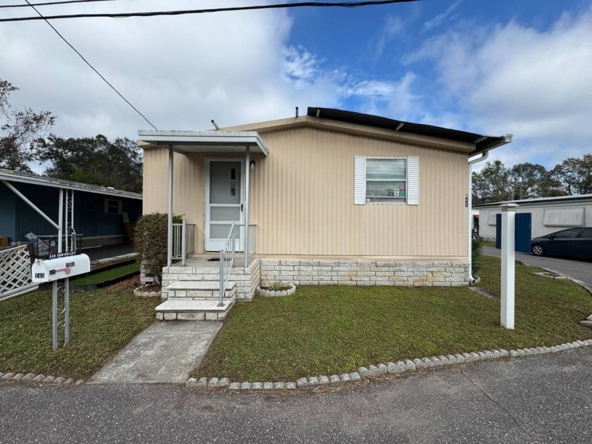 *** THIS HOME IS PRICED LOW DUE TO FLOODING/WIND DAMAGE DURING - Beach Home for sale in Tampa, Florida on Beachhouse.com