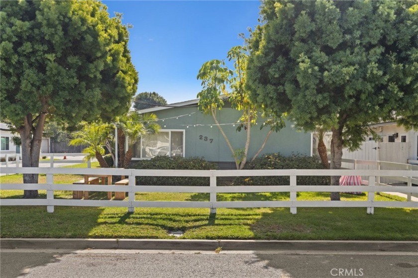 Welcome to this well-maintained Eastside Costa Mesa triplex that - Beach Townhome/Townhouse for sale in Costa Mesa, California on Beachhouse.com