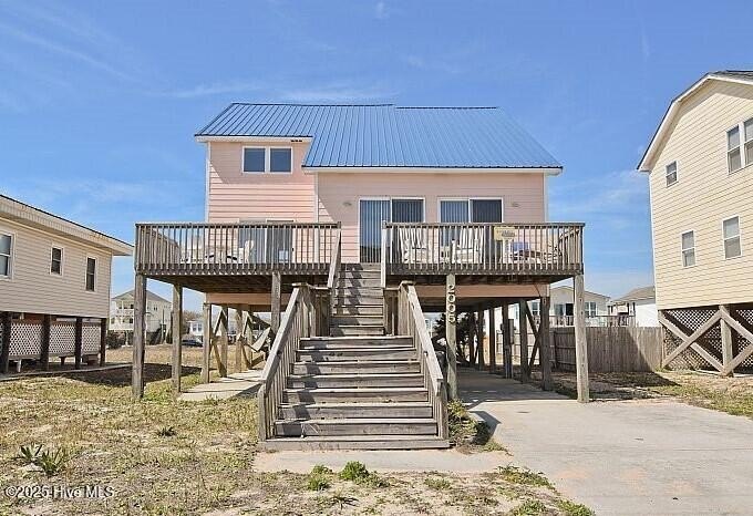 This beautiful 3-bedroom, 3-bath home offers island living and - Beach Home for sale in Surf City, North Carolina on Beachhouse.com