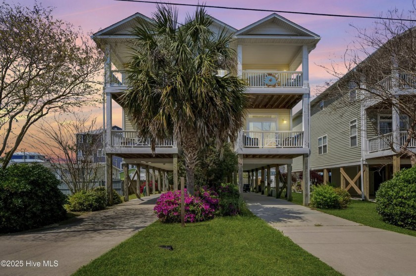 Located just 2 blocks from the ocean, this fully furnished - Beach Condo for sale in Carolina Beach, North Carolina on Beachhouse.com